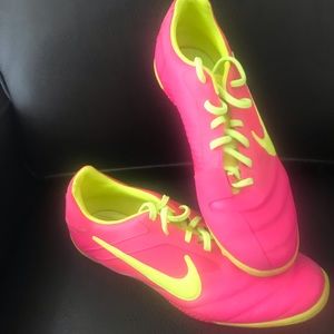 NIKE  indoor soccer sneakers